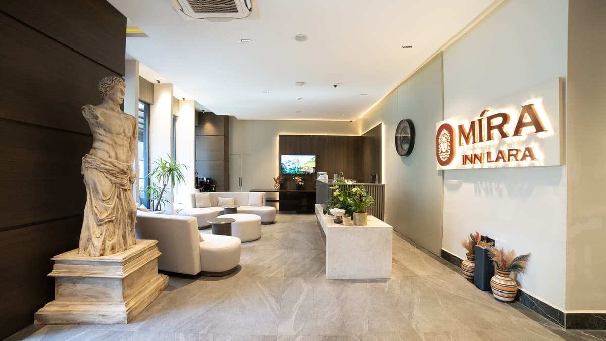 Mira Inn Lara common area